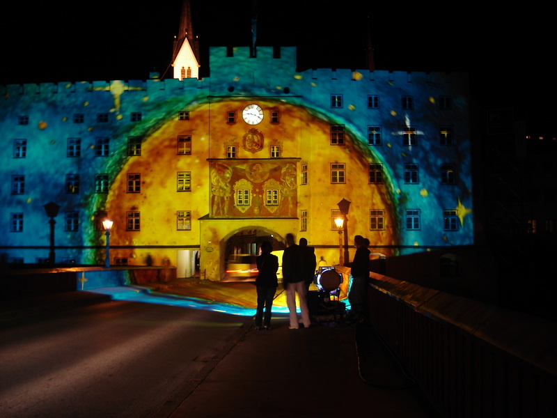 Brucktor wird eingeleuchtet